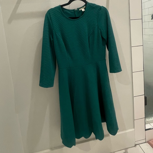 Never worn with tags green dress - Picture 3 of 8